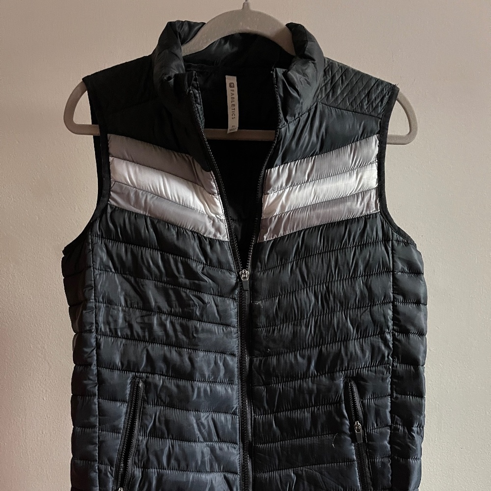 Fabletics vintage style full zip puffer vest Size M